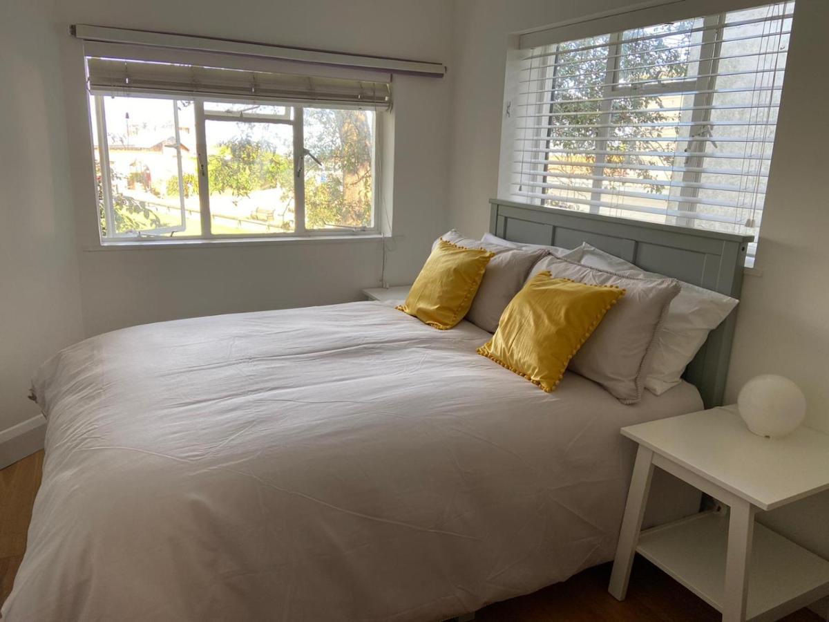 فيلا Warwick House - Stunning House With Terrace And Sea Views, Sleeps 11 رذينج المظهر الخارجي الصورة