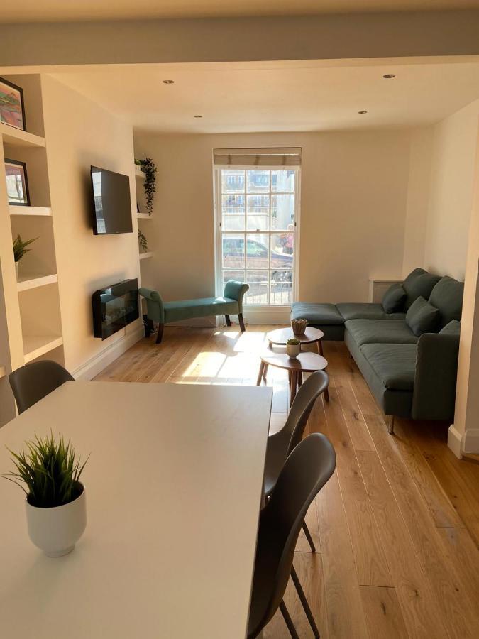 فيلا Warwick House - Stunning House With Terrace And Sea Views, Sleeps 11 رذينج المظهر الخارجي الصورة
