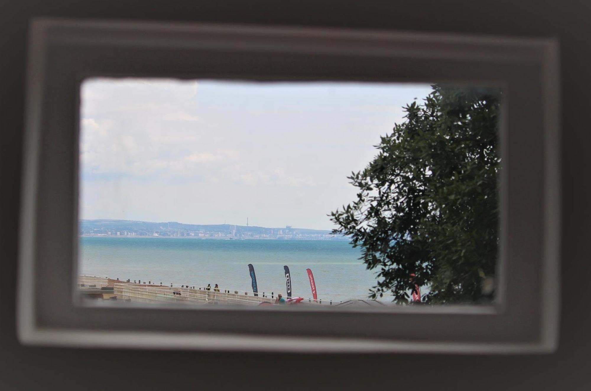 فيلا Warwick House - Stunning House With Terrace And Sea Views, Sleeps 11 رذينج المظهر الخارجي الصورة