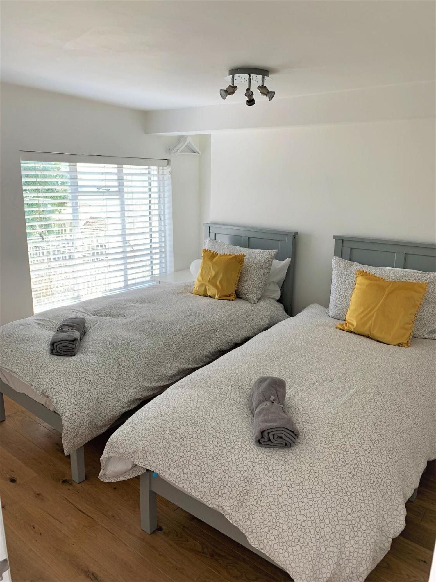 فيلا Warwick House - Stunning House With Terrace And Sea Views, Sleeps 11 رذينج المظهر الخارجي الصورة
